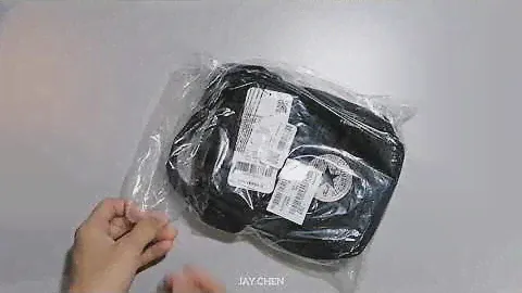 Unboxing Converse Cross Body 2 Bag in Black.
